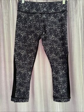 Lululemon Journey Crop
Rocky Road Black SiZE 6